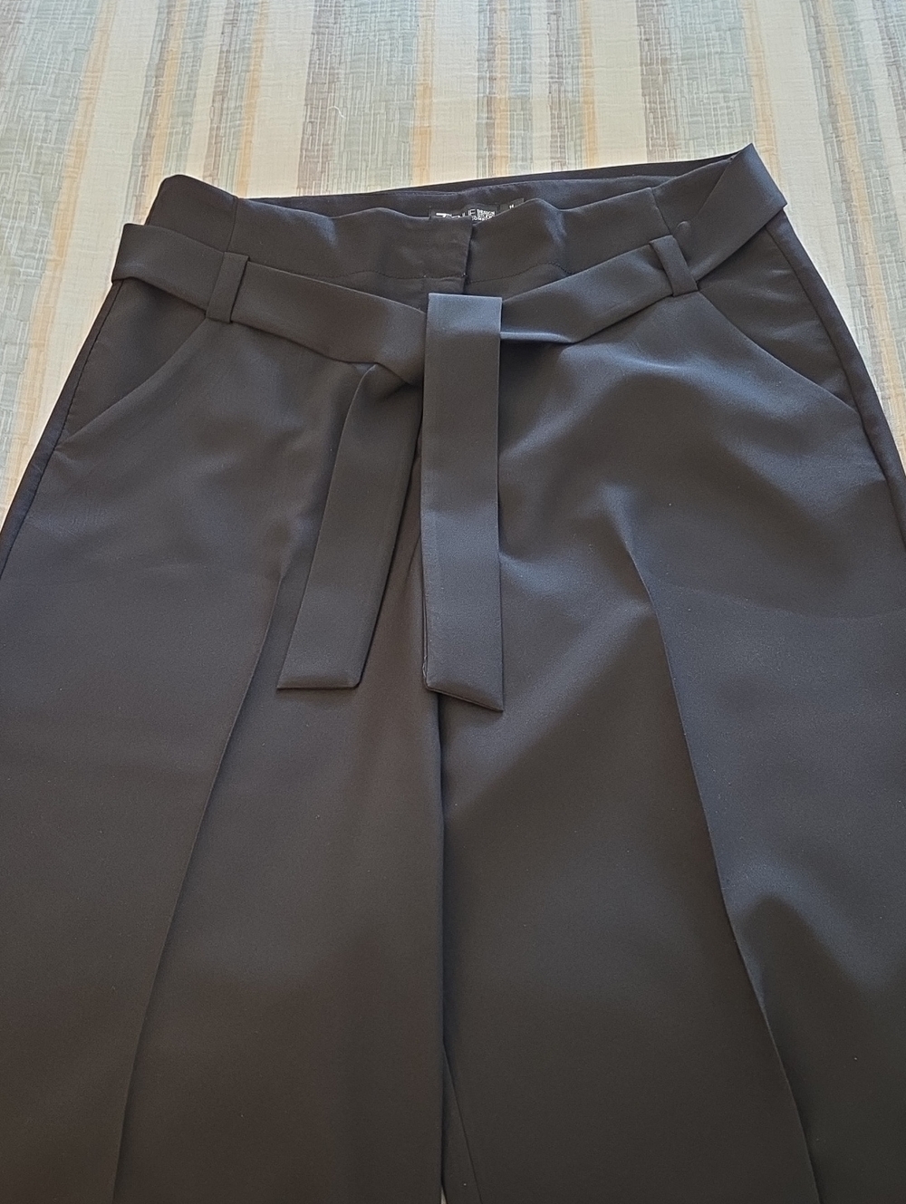 Wonens Wide Leg Capri's Dress Pant